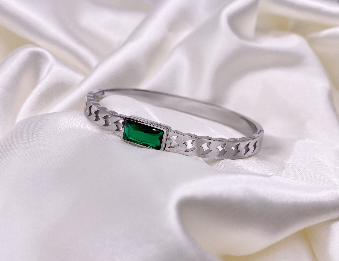 Silver Bangle, Emerald Green Cubic Zirconia Stone, Baguette Cut Bracelet, Silver Bracelet, Waterproof,Non Tarnish,Gift for her,Silver Bangle