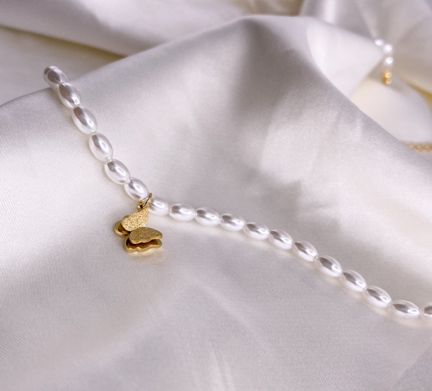 Delicate Pearl Necklace, Beaded Necklace, Butterfly Necklace, Romantic Gift, Butterfly Pendant, Waterproof, Gift for her, Birthday Gift