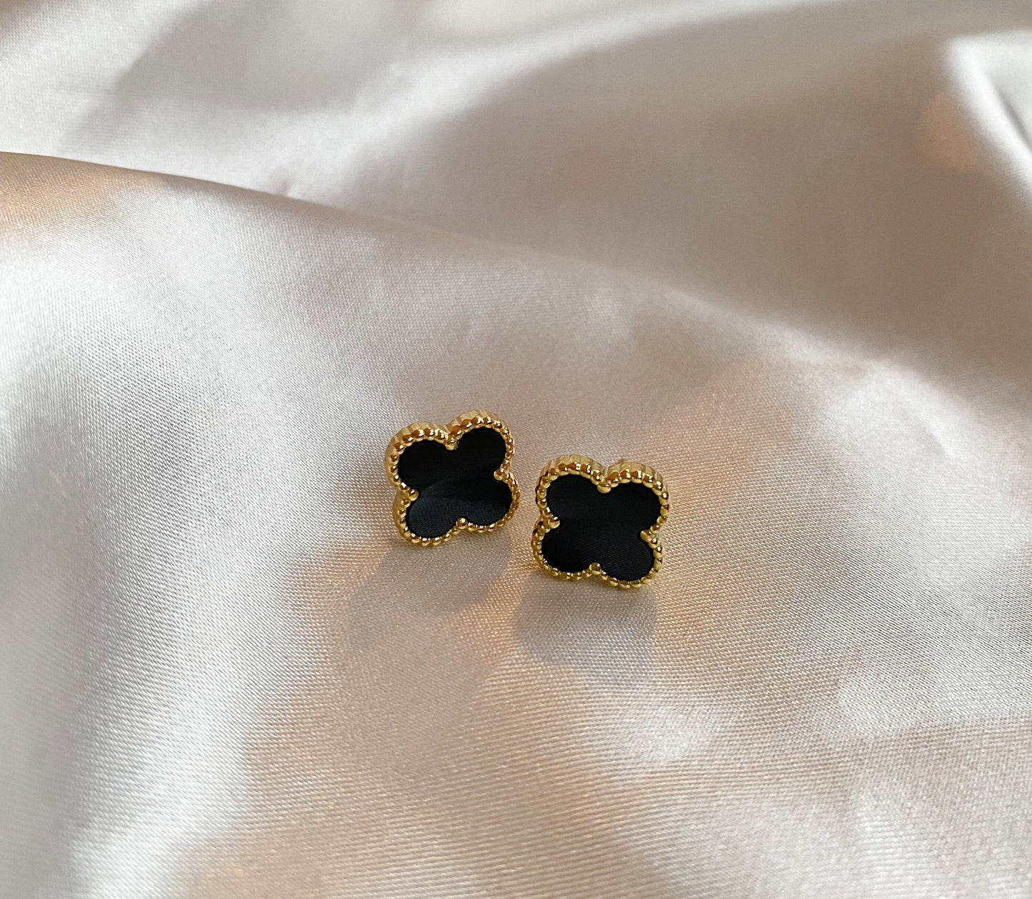 Clover Earrings, White Black Green Clover Studs, Four Leaf Clover Earrings, Mother’s day Gift for her, Waterproof, Mother of Pearl Earrings