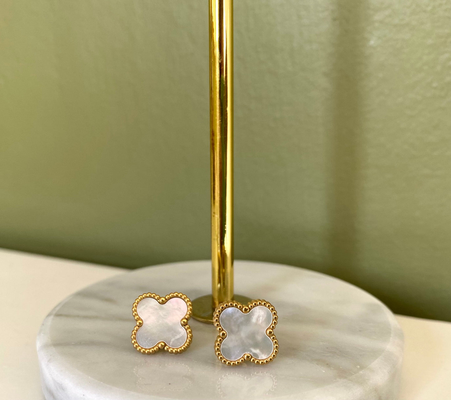 Clover Earrings, White Black Green Clover Studs, Four Leaf Clover Earrings, Mother’s day  Gift for her, Waterproof, Mother of Pearl Earrings